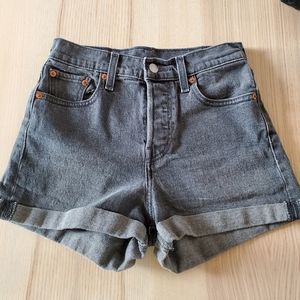 VGUC Levi's demin shorts, sz 26